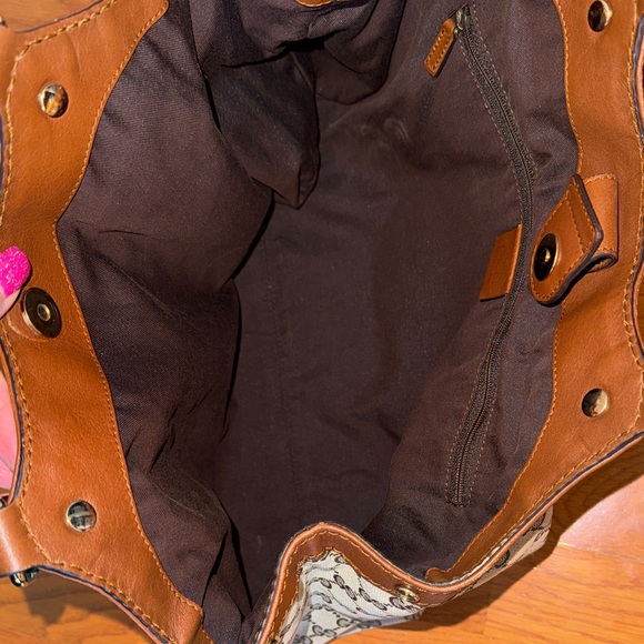 Gucci Tan and Brown Monogram Shoulder Bag - Picture 5 of 8